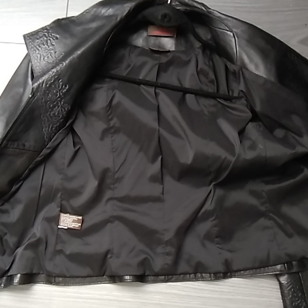 ⭐️Danier Leather Jacket - Picture 13 of 14